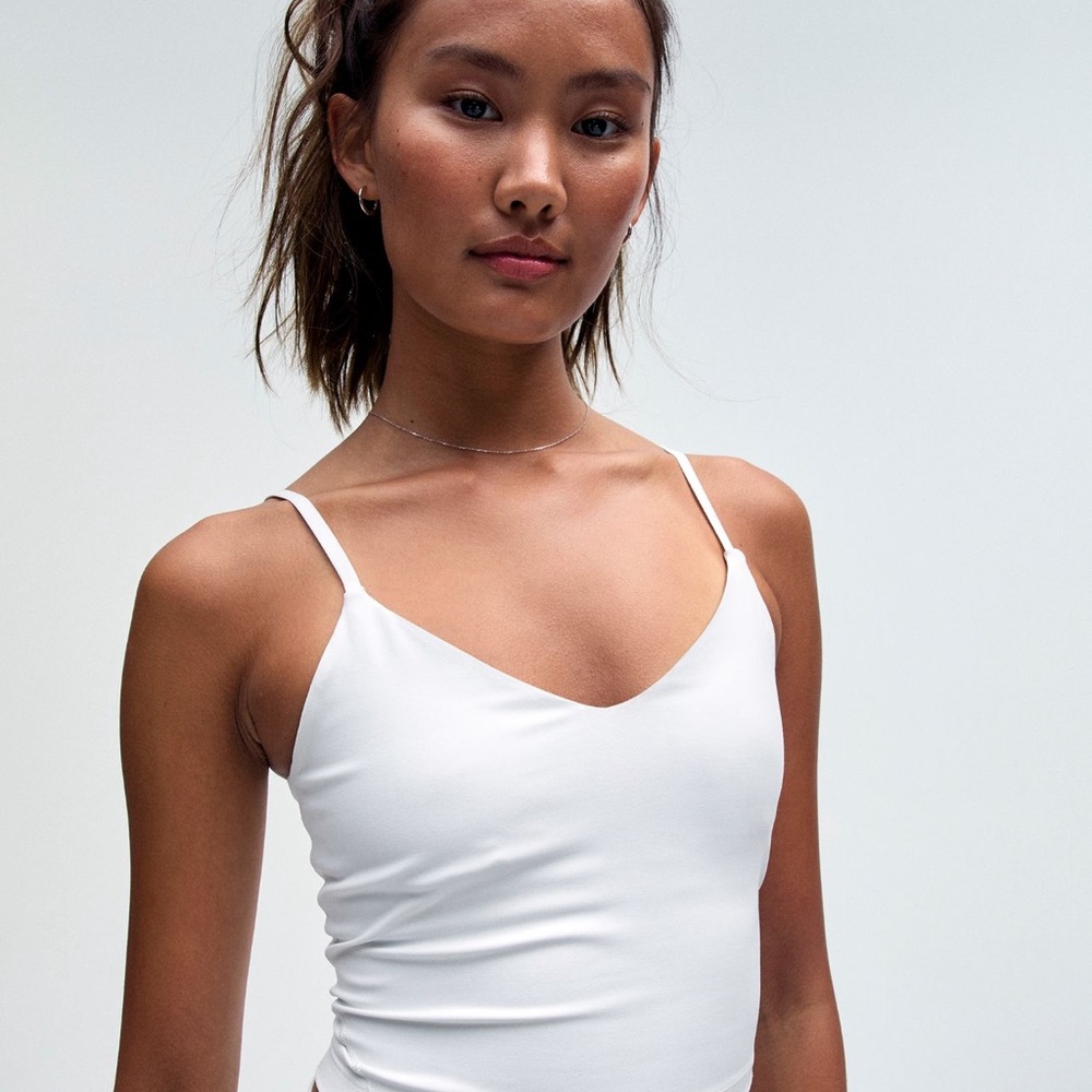 lululemon Align™ Cropped Cami Tank Top
Light Support, A/B Cup in White. Sz 6 - Picture 2 of 6